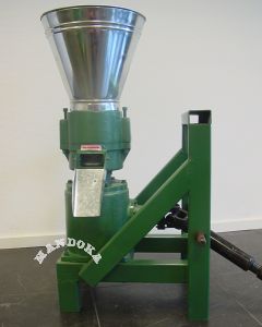 Pelletpers tractoraandrijving 150 uitloop